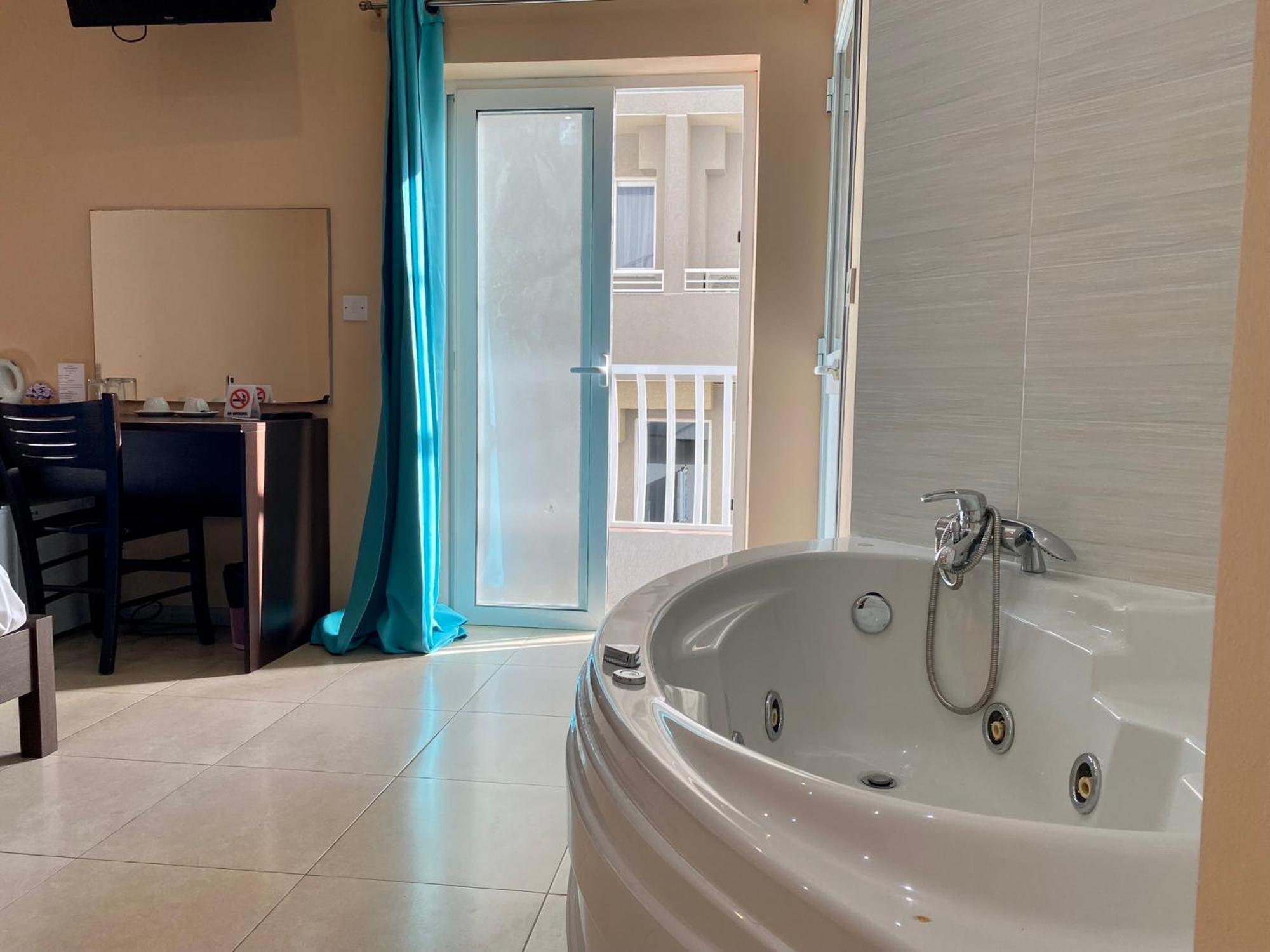 Malta Paradise Hotel Saint Julian's 외부 사진
